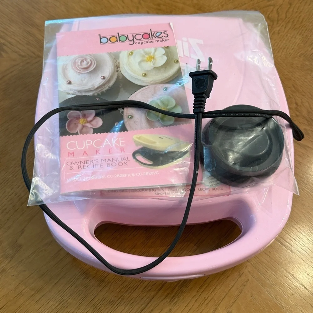 Babycakes Cupcake Maker - 8 Cupcakes